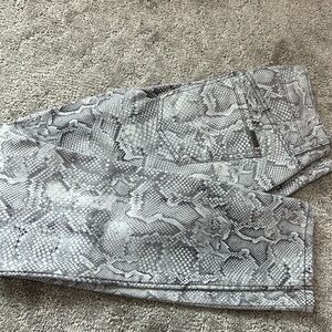 Skinny ankle reptile print size 2P